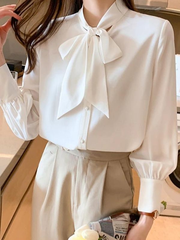 Blusa branca com tachas - Be Lagoom